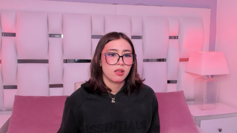 SophiaColinns's Streamate show and profile