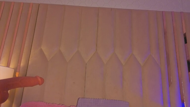 Tara_Red's Streamate show and profile