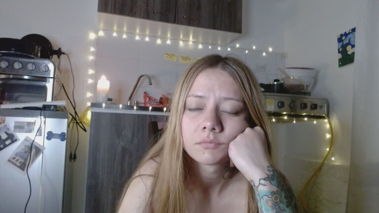 VicktoriaLou's Streamate show and profile