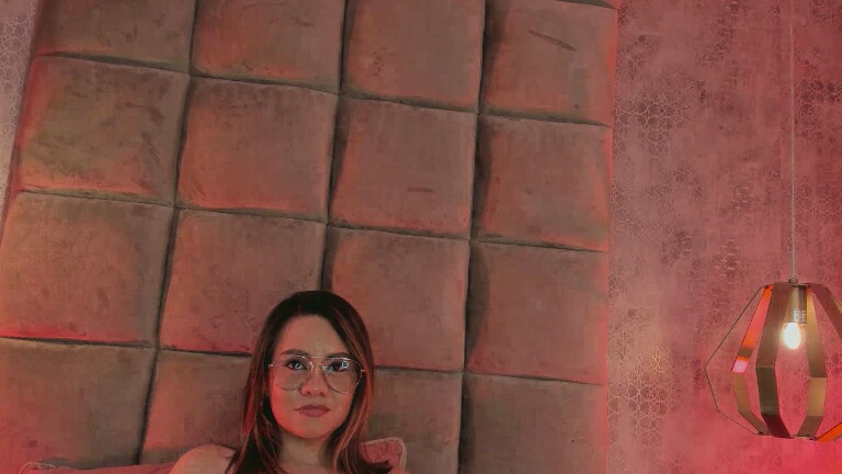 Sky_Junne's Streamate show and profile