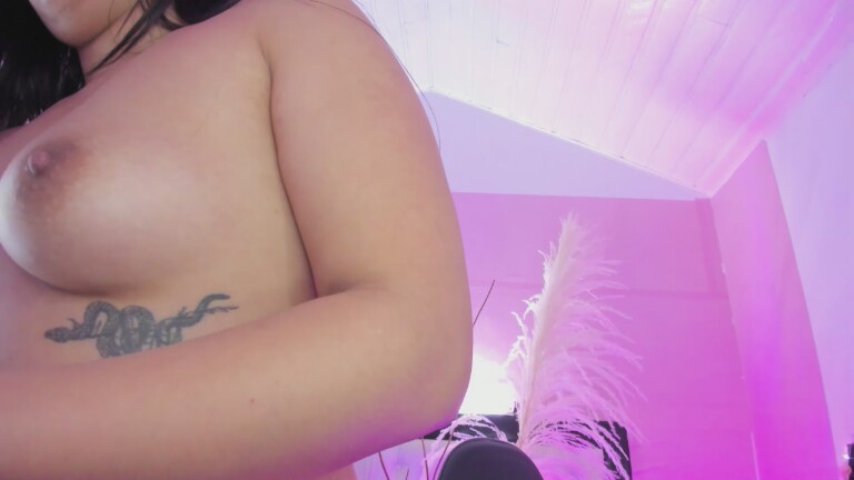 EmilyRoussee_s's Streamate show and profile