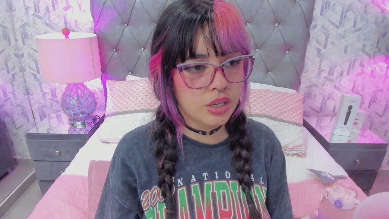 MaddyeWaves's Streamate show and profile