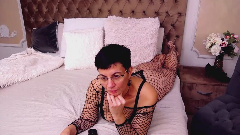 JuliaWinslet's Streamate show and profile