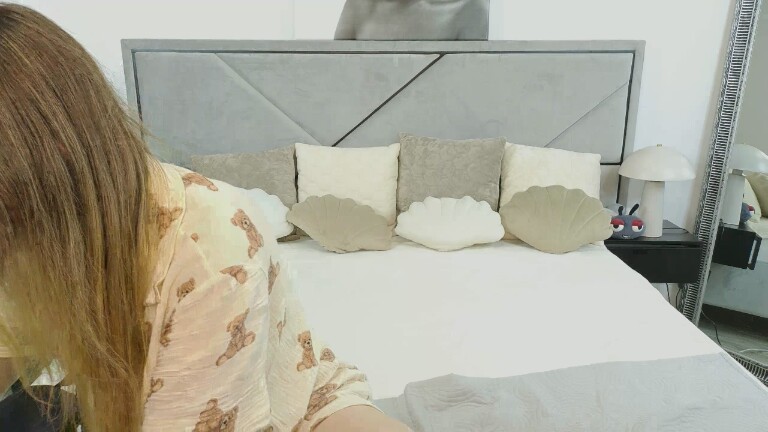 Reneswee's Streamate show and profile