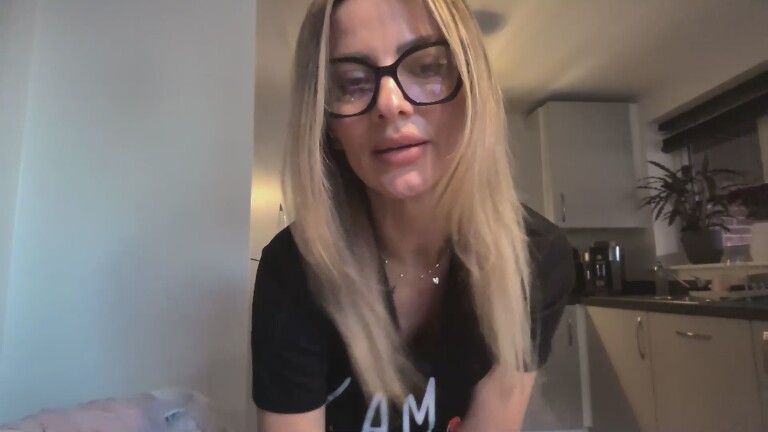 SweetMonicaUK's Streamate show and profile