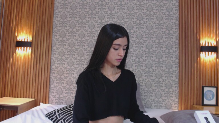 Charlotte_18's Streamate show and profile