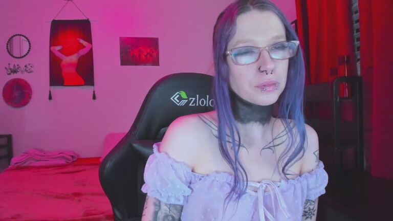 NikkiVill's Streamate show and profile