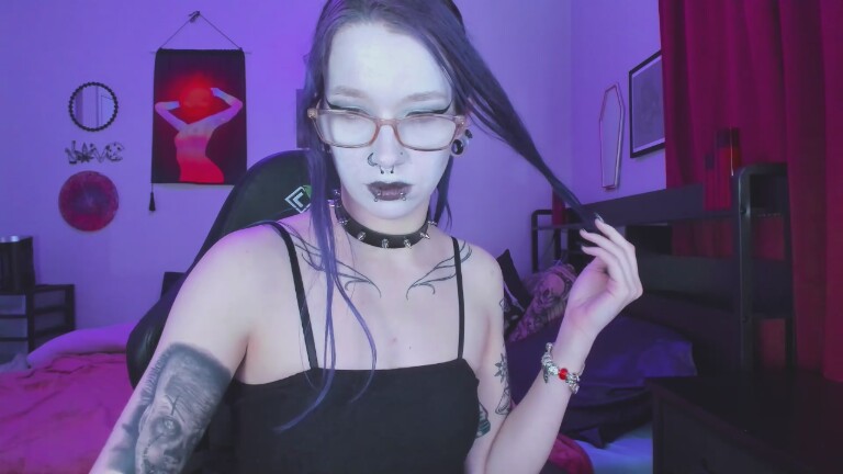 NikkiVill's Streamate show and profile