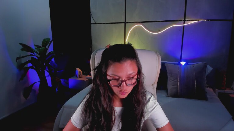 EmiilyMazzon's Streamate show and profile