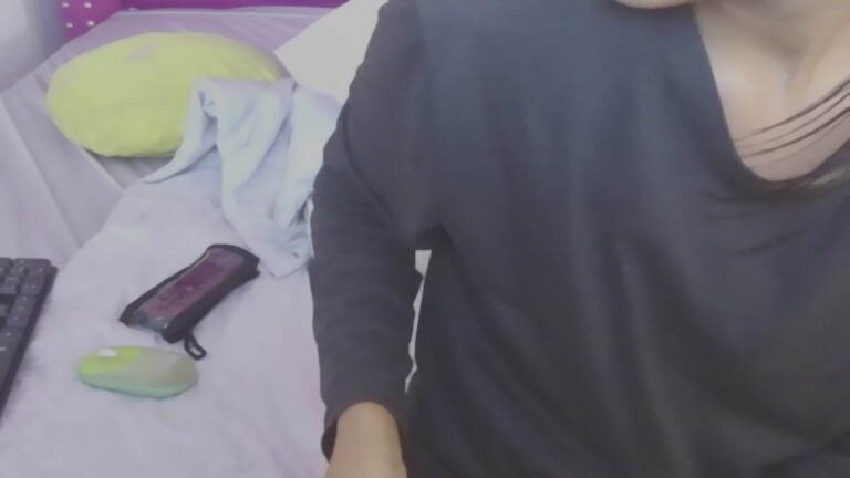 yourcuteneighbourr's Streamate show and profile