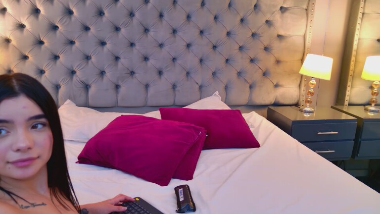 LuanaFerrerr's Streamate show and profile