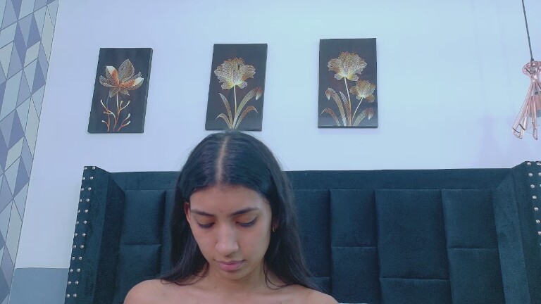 littleeemiily21's Streamate show and profile