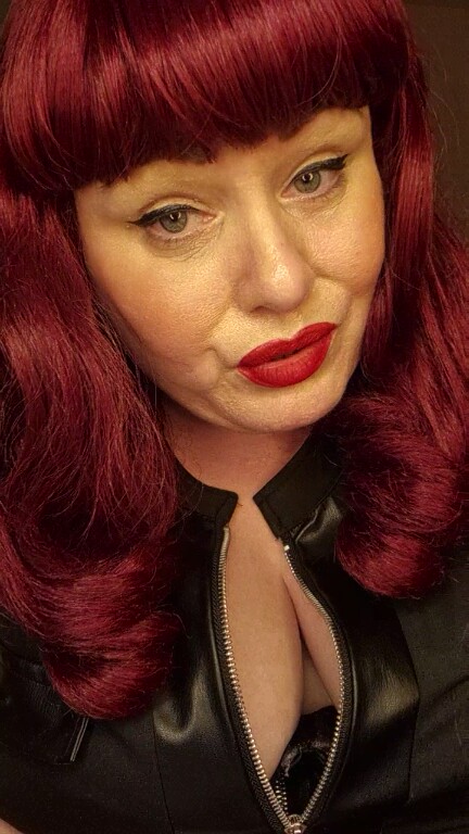 TheDevineMissDeviant's Streamate show and profile