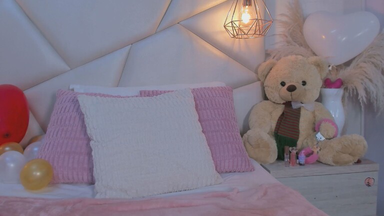 EmyCarter's Streamate show and profile