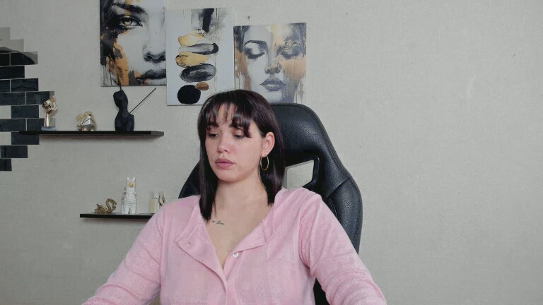 GlamNova's Streamate show and profile