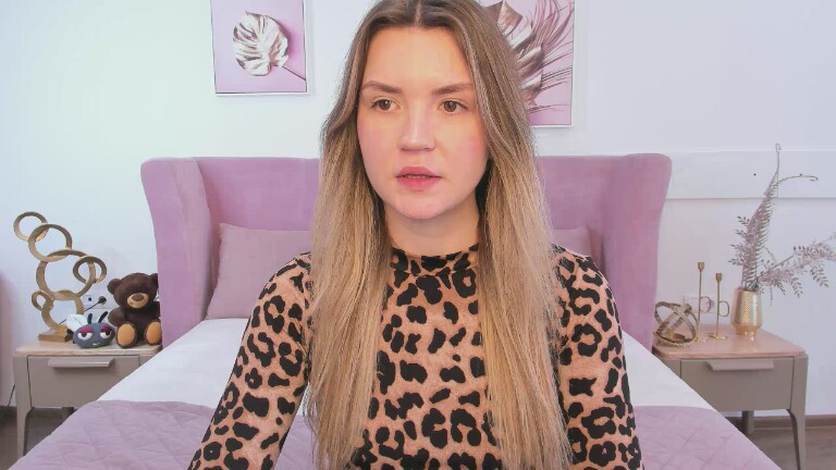 Reneswee's Streamate show and profile