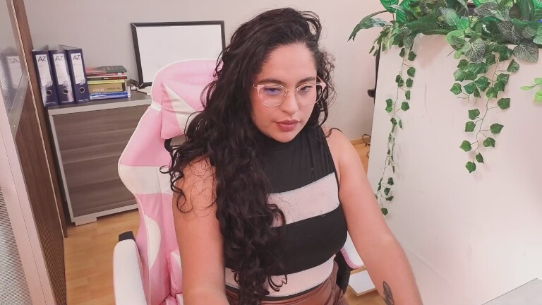 SharaThomas's Streamate show and profile