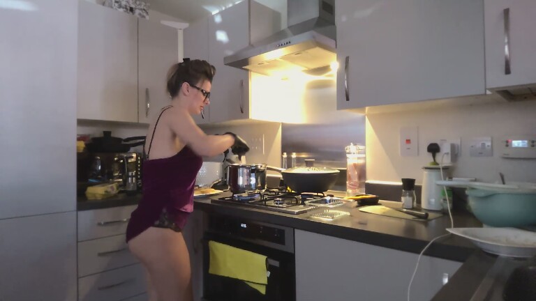 SweetMonicaUK's Streamate show and profile