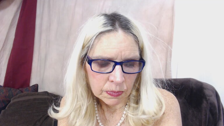 MidwestMILF's Streamate show and profile