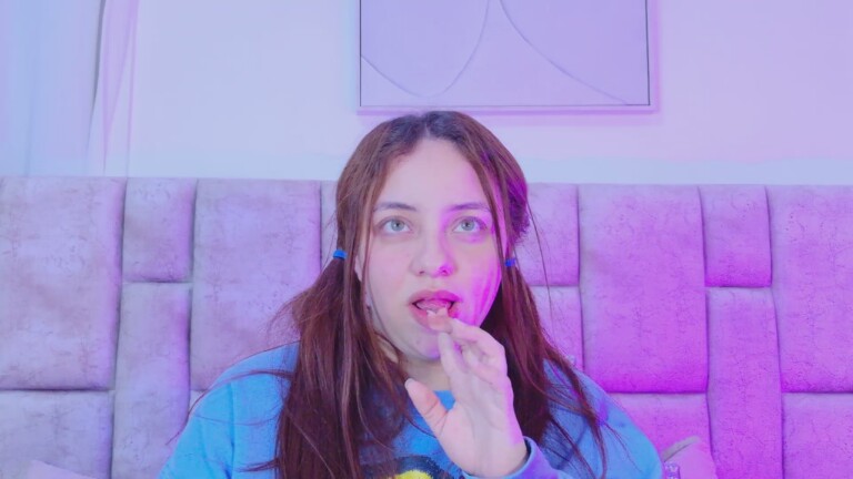 KariinaWong's Streamate show and profile