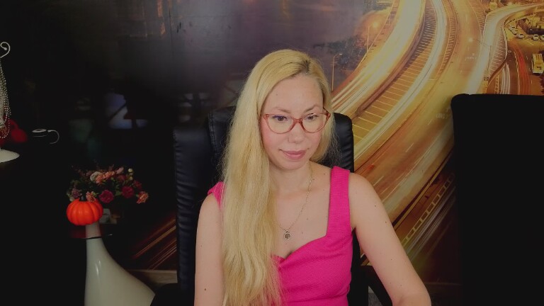 SofiaChastain's Streamate show and profile